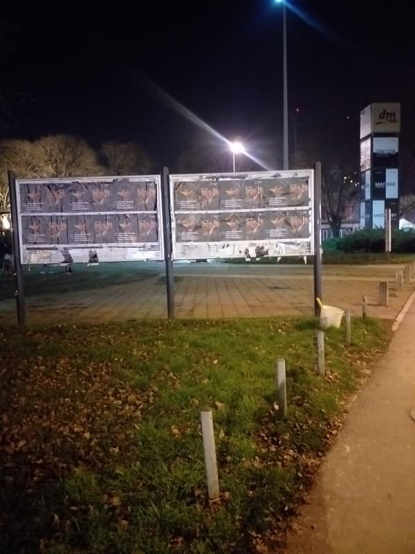 Lepljenje plakata za Vojvođanski simfonijski orkestar, slika 3